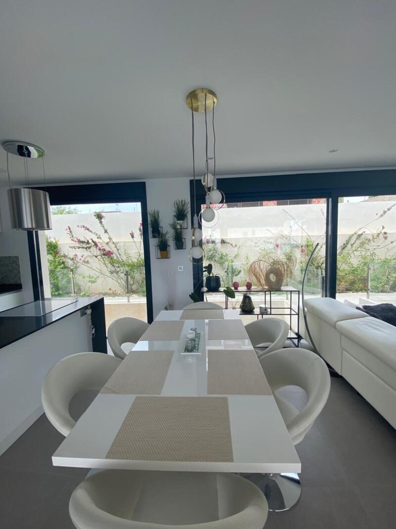 5 bedroom Villa for sale