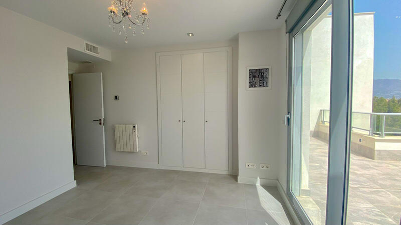 4 bedroom Apartment for sale