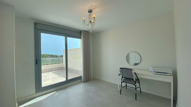 4 bedroom Apartment for sale
