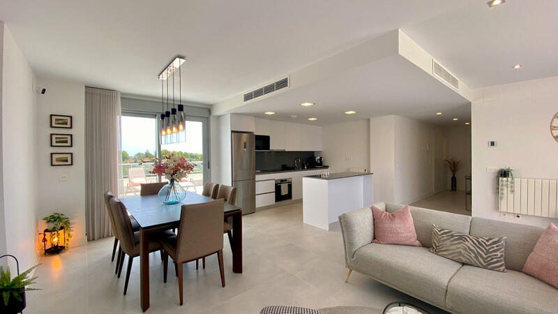 4 bedroom Apartment for sale