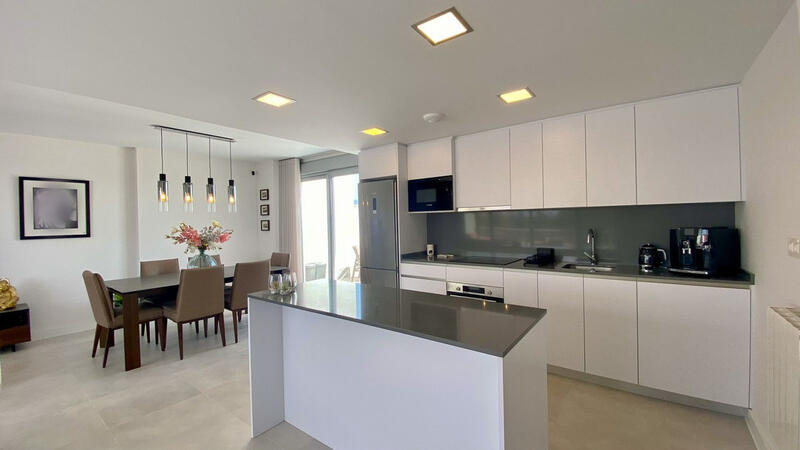 4 bedroom Apartment for sale