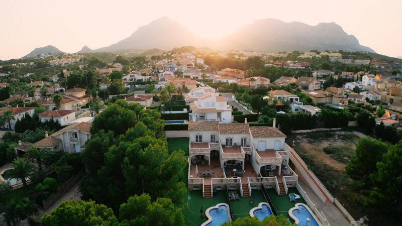 Villa en venta en La Nucia, Alicante