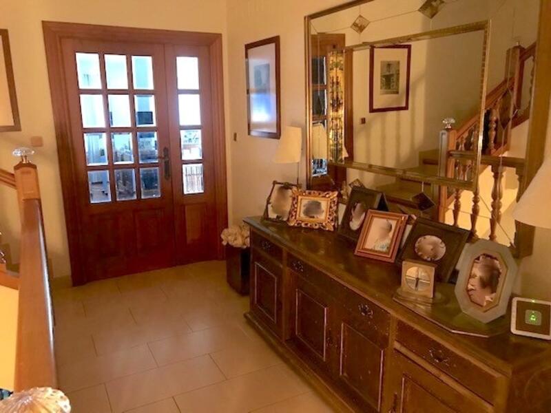 5 bedroom Villa for sale