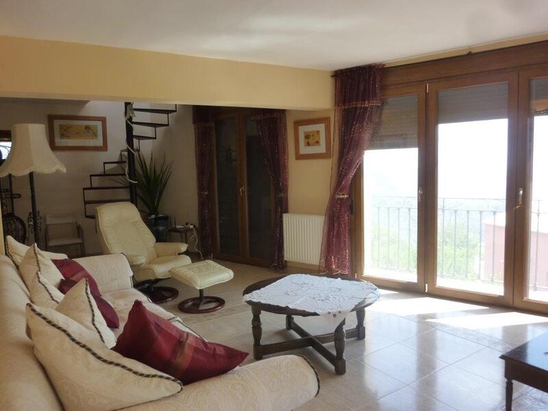 5 bedroom Townhouse for sale