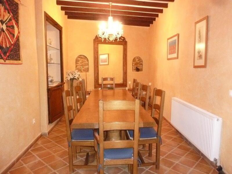 5 bedroom Townhouse for sale