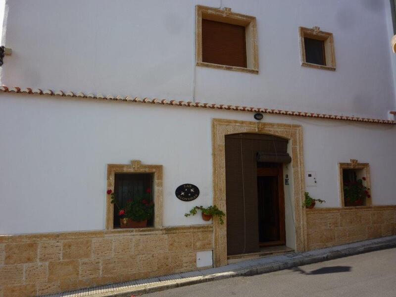 5 bedroom Townhouse for sale
