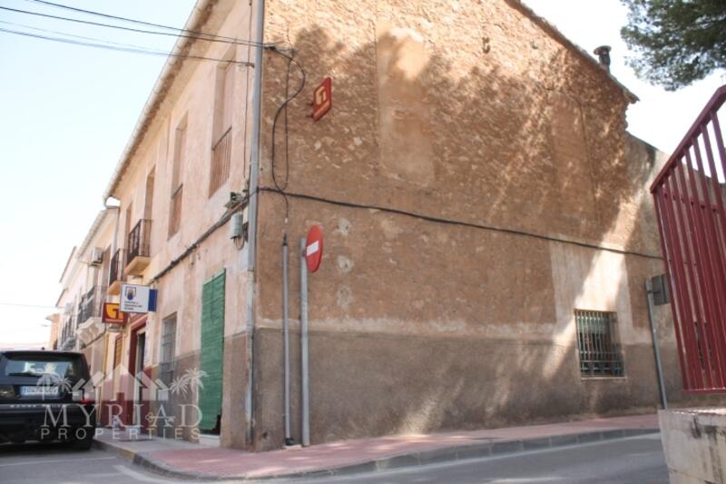 Adosado en venta en Pinoso, Alicante