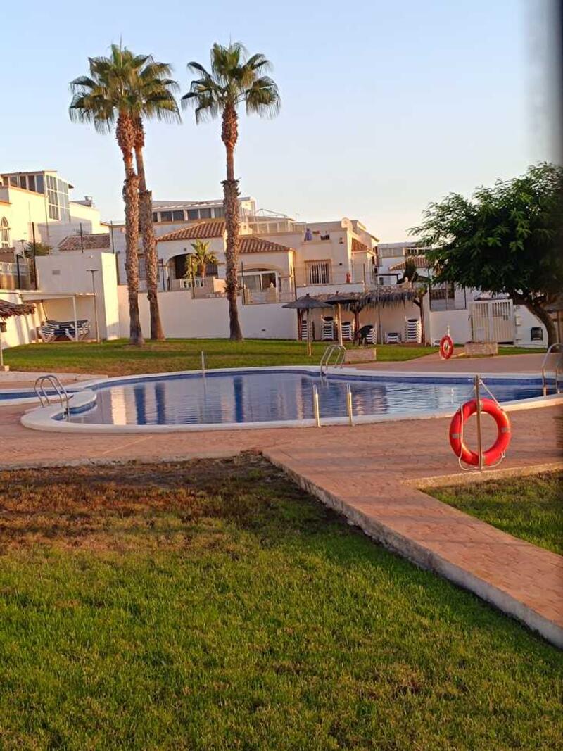 Villa til salgs i La Marina, Alicante