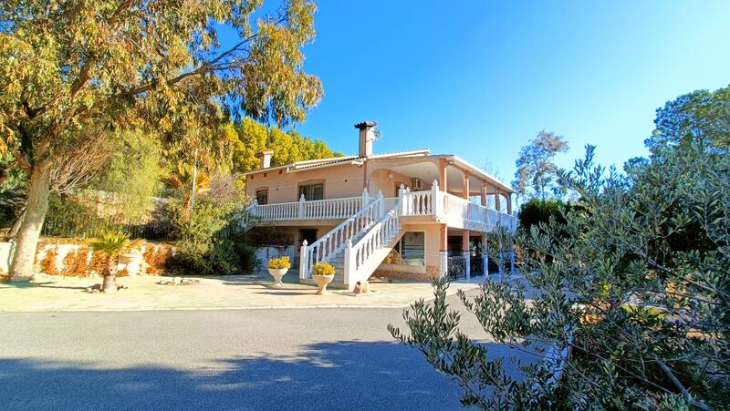 4 bedroom Villa for sale