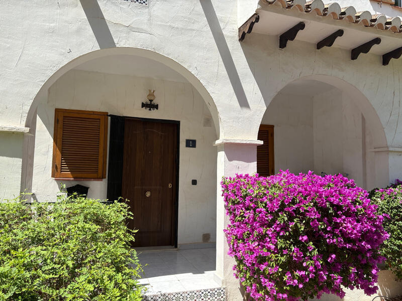 2 bedroom Townhouse for sale