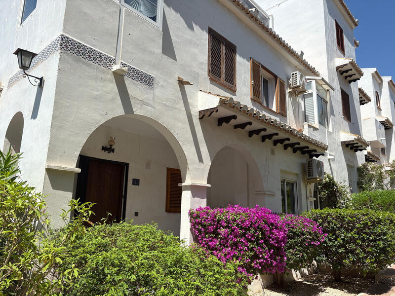 2 bedroom Townhouse for sale