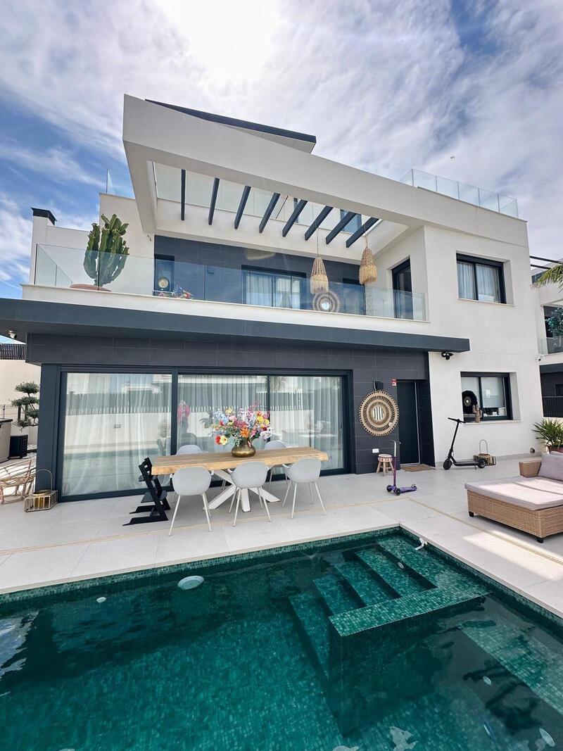 Villa til salgs i Algorfa, Alicante