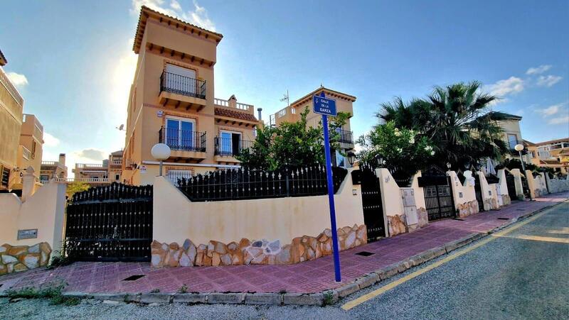 Gezinswoning Te koop in Orihuela Costa, Alicante