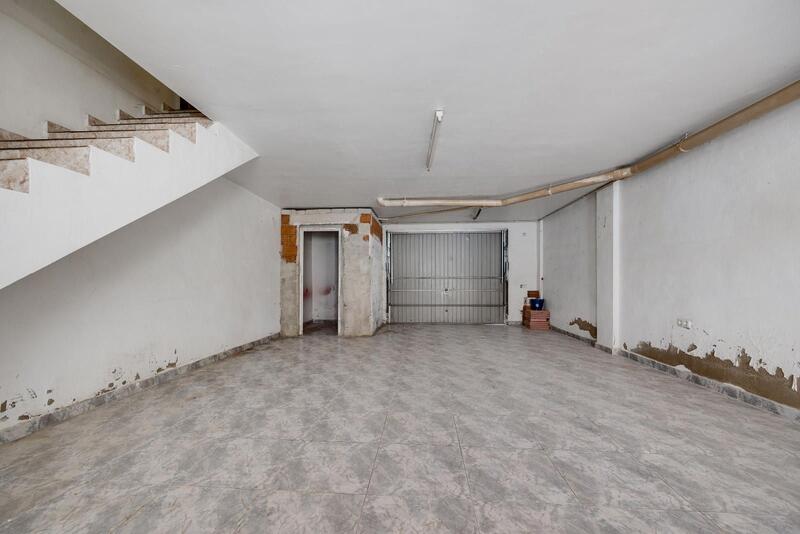 3 slaapkamer Gezinswoning Te koop