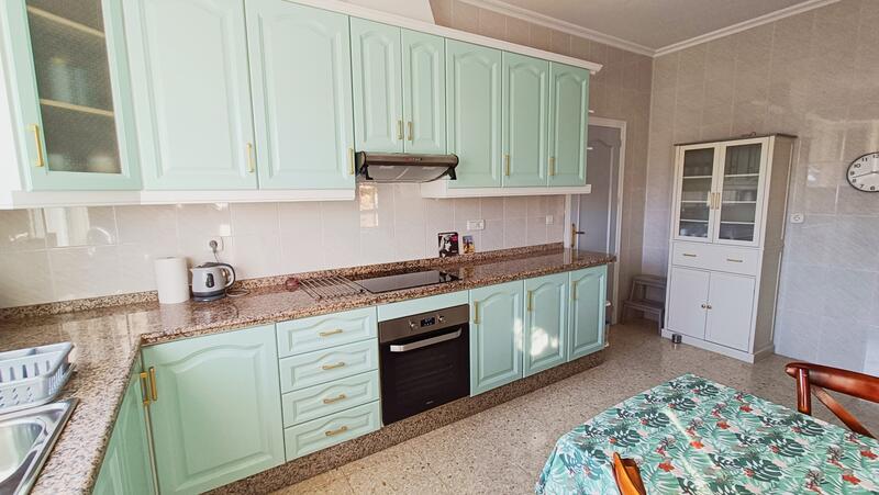 4 спальная комната вилла продается
