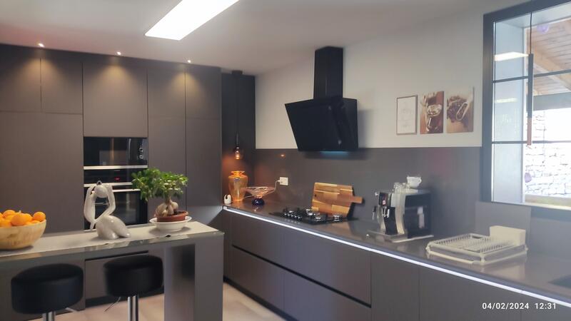 8 soverom Herregård til salgs