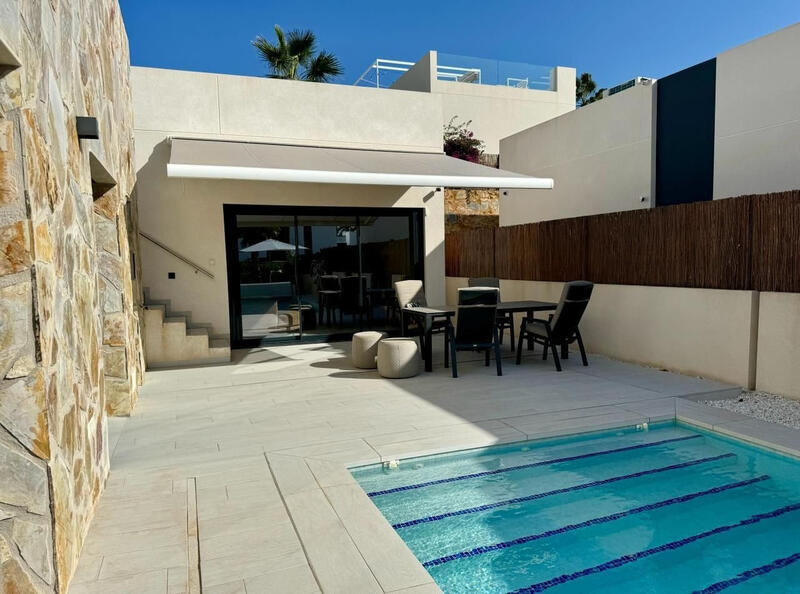 Villa en venta en Algorfa, Alicante