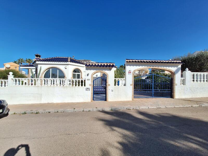 4 Cuarto Villa en venta