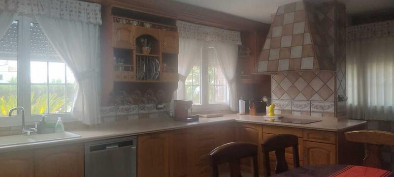 5 bedroom Country House for sale