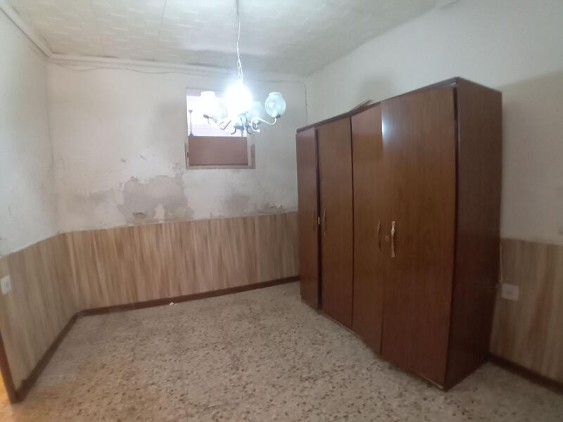 2 спальная комната городская тюрьма продается