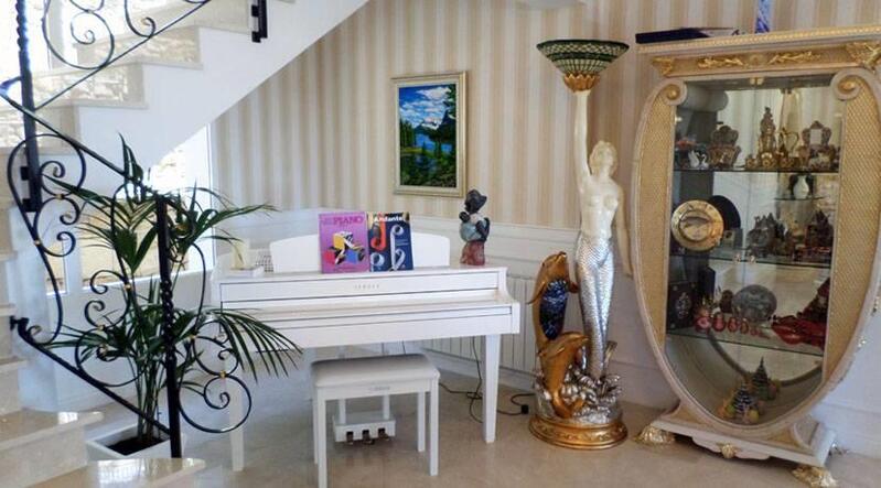 6 bedroom Villa for sale