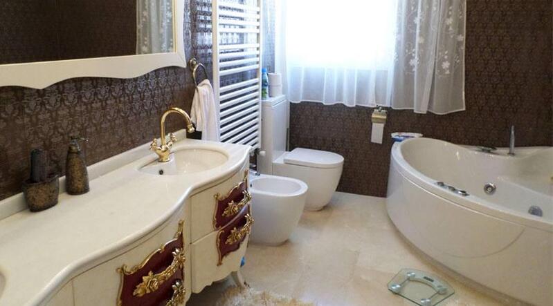 6 bedroom Villa for sale