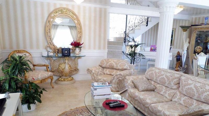 6 bedroom Villa for sale