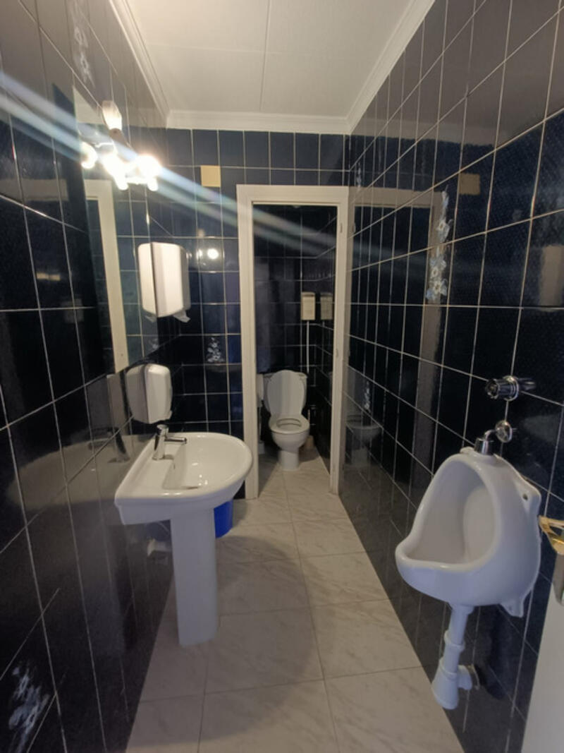 Kommersiella fastigheter till salu