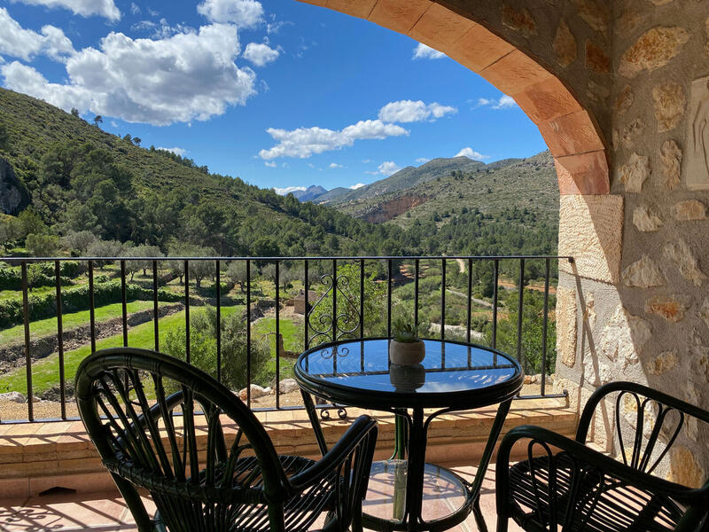 14 спальная комната Коммерческая недвижимость продается