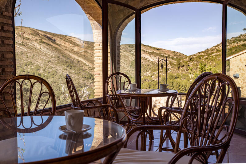 14 спальная комната Коммерческая недвижимость продается