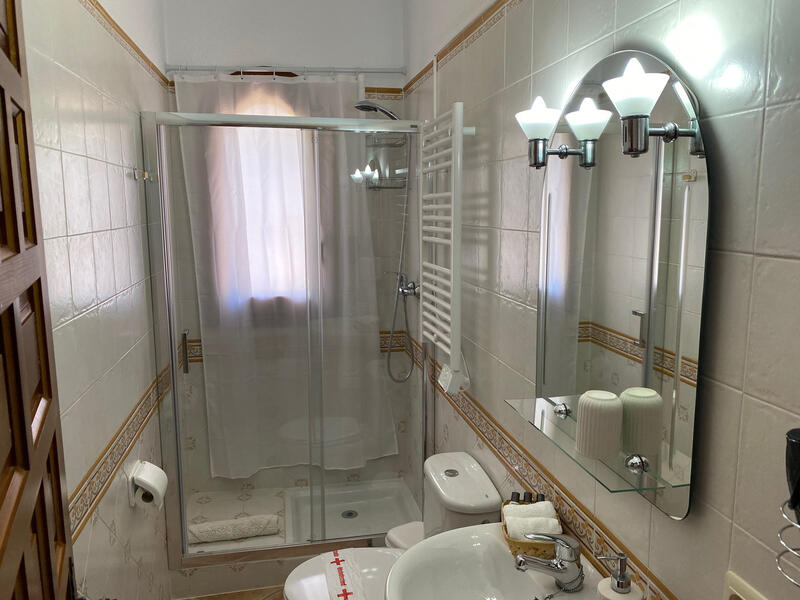 14 спальная комната Коммерческая недвижимость продается