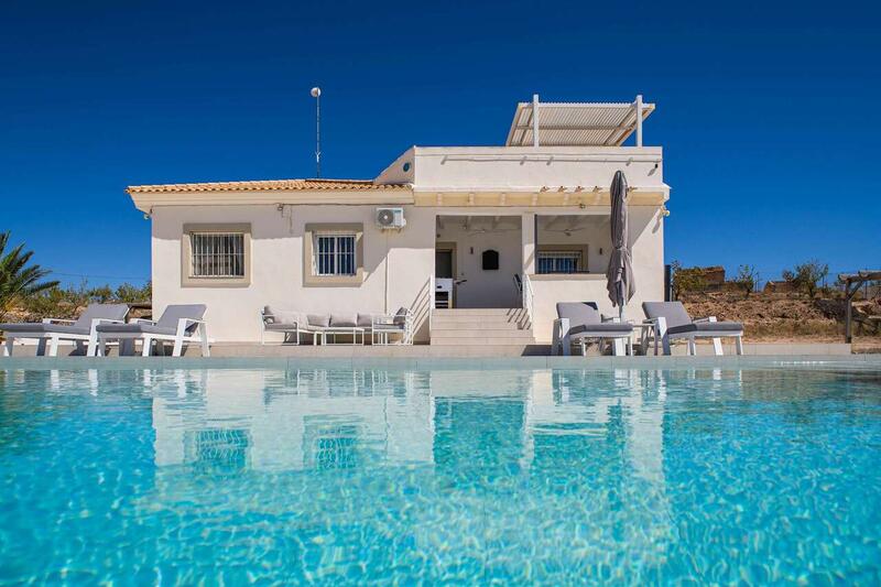 Villa til salg i Pinoso, Alicante