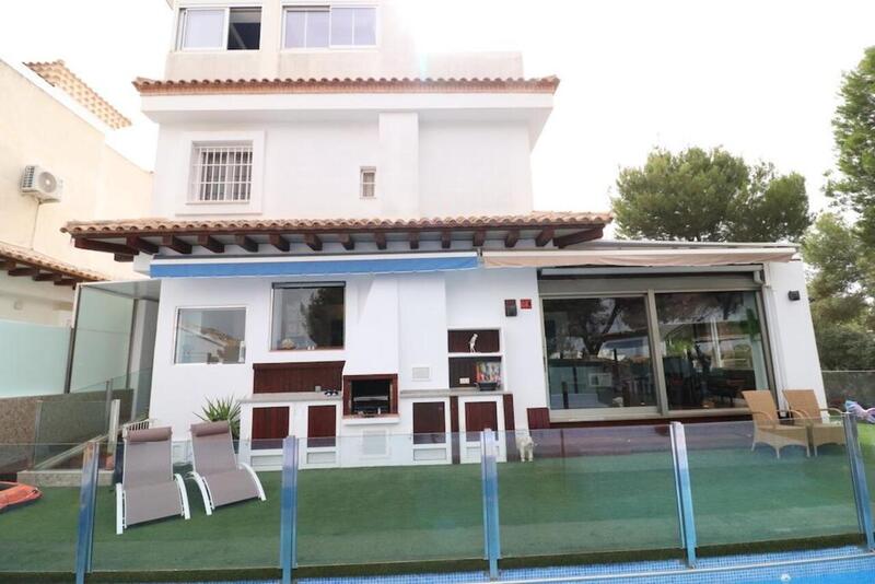 Villa zu verkaufen in Orihuela Costa, Alicante