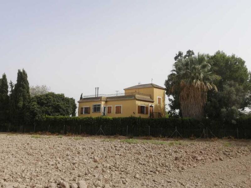 Villa til salgs i Daya Nueva, Alicante