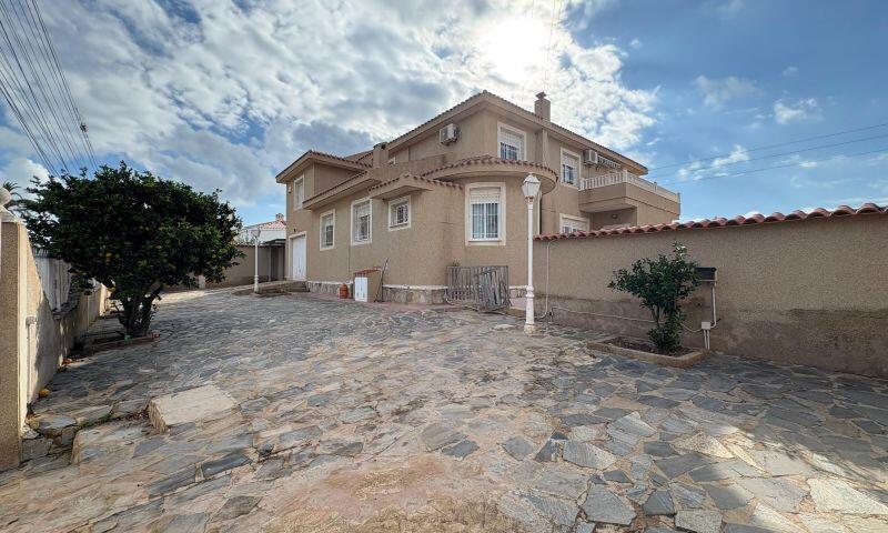 5 slaapkamer Villa Te koop