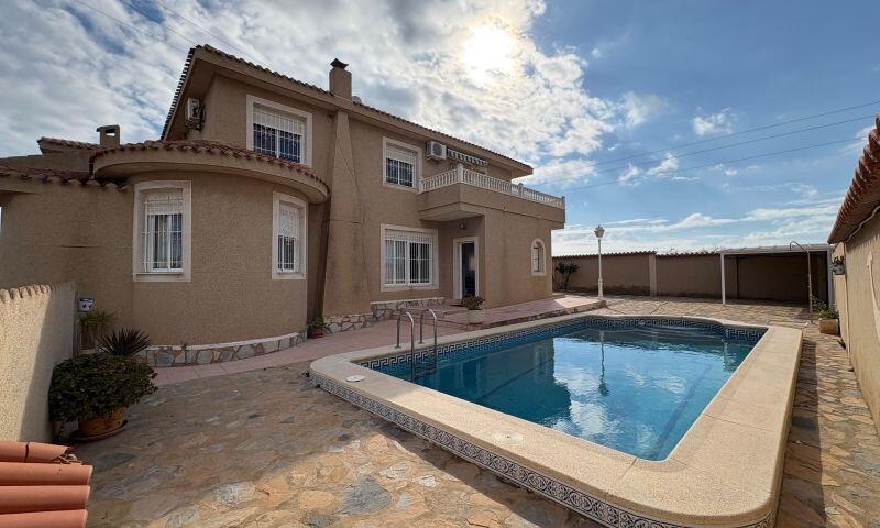 5 slaapkamer Villa Te koop