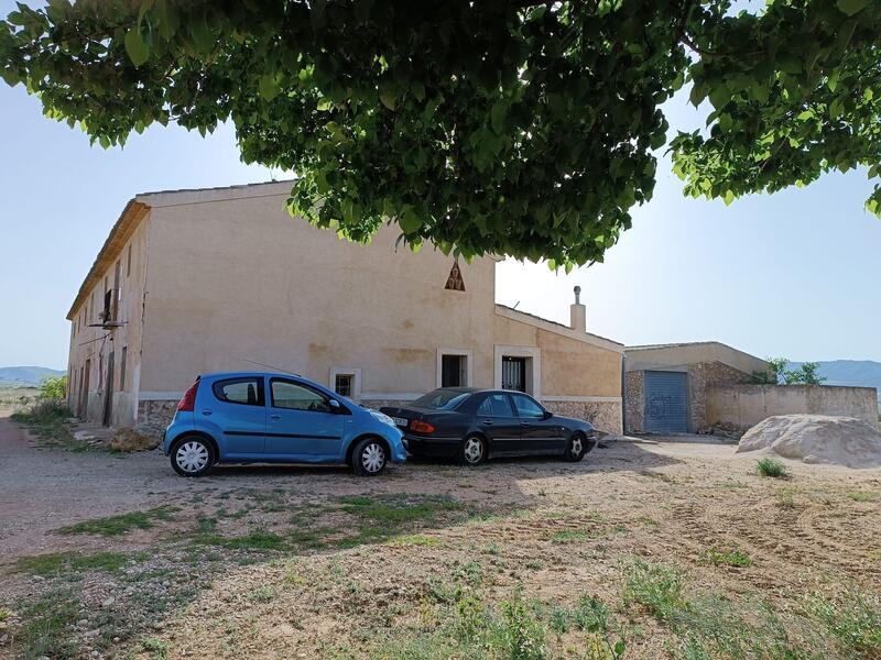 6 bedroom Country House for sale