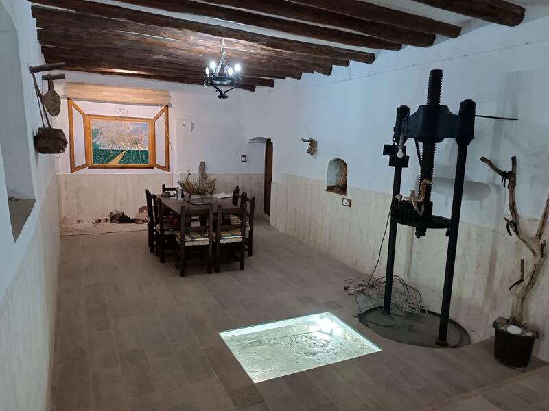 6 bedroom Country House for sale