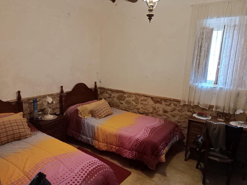 6 bedroom Country House for sale