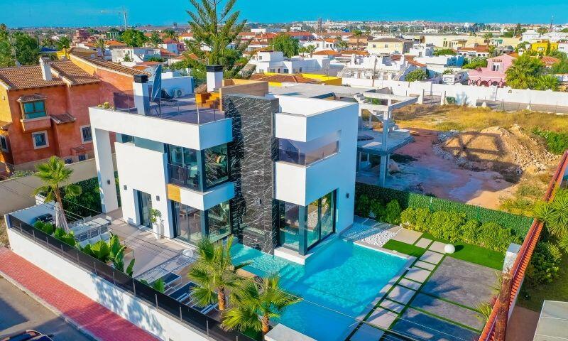Villa Te koop in Torrevieja, Alicante