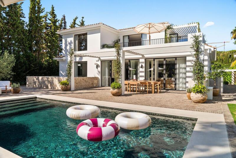 вилла продается в Brisas de la Viña, Málaga