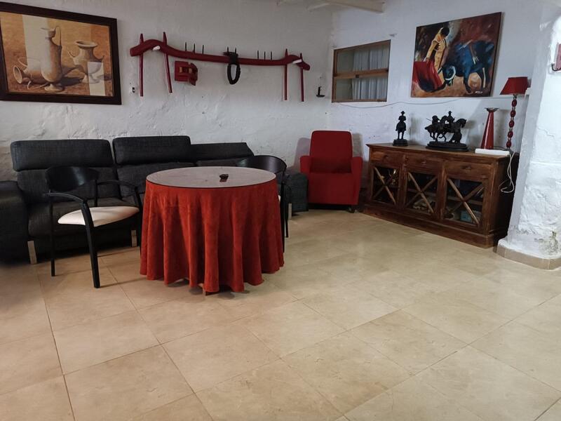 6 bedroom Country House for sale