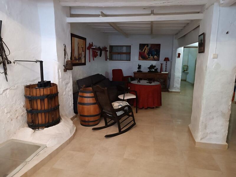 6 bedroom Country House for sale