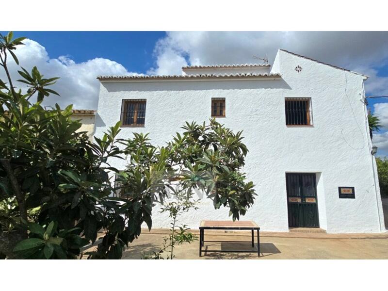4 bedroom Country House for sale