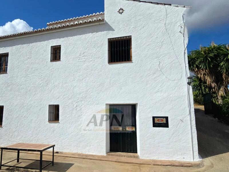 4 bedroom Country House for sale
