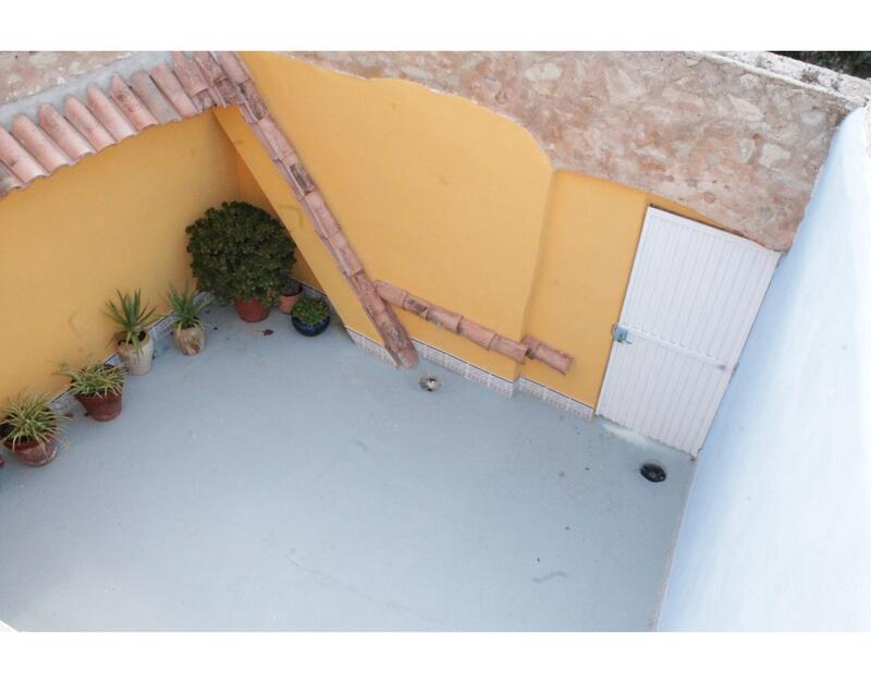 5 bedroom Townhouse for sale
