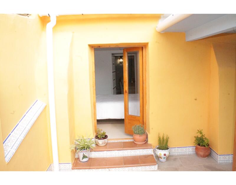 5 bedroom Townhouse for sale