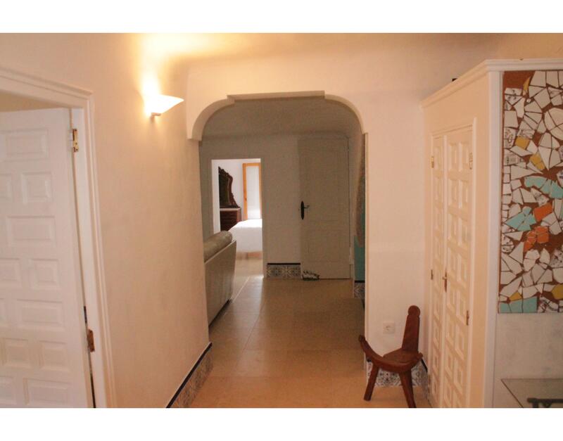 5 bedroom Townhouse for sale