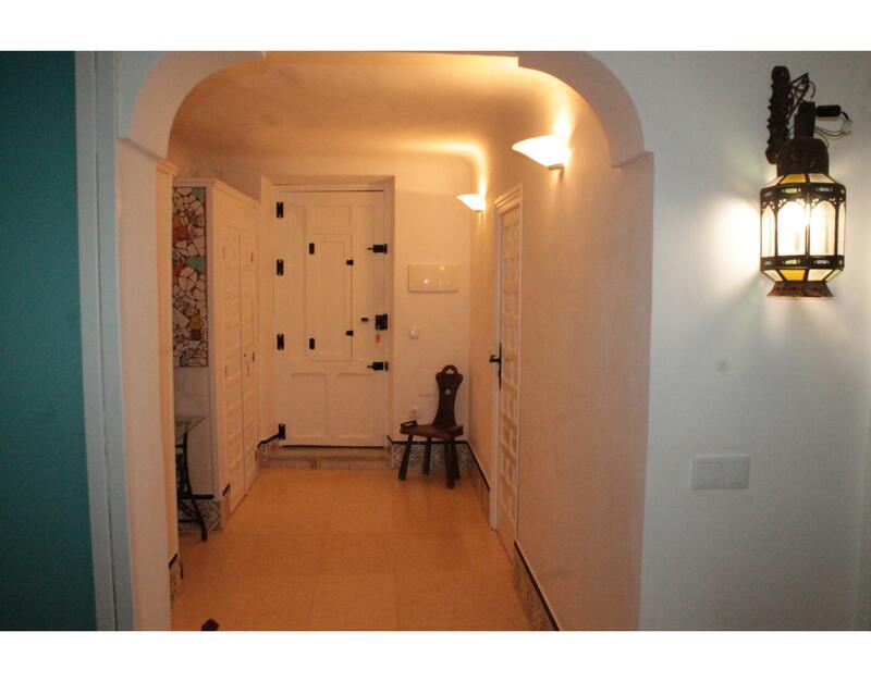5 bedroom Townhouse for sale