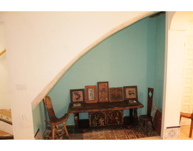5 bedroom Townhouse for sale